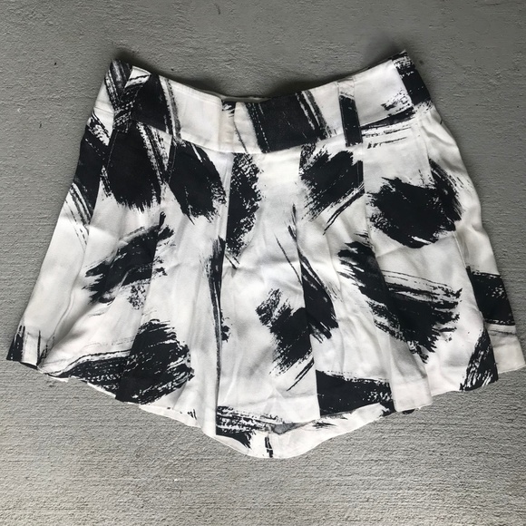 Alice + Olivia Pants - Alice + Olivia Scarlet High Waist Flutter Shorts